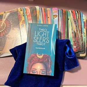 HOST PICK !!! The light seers tarot + guidebook